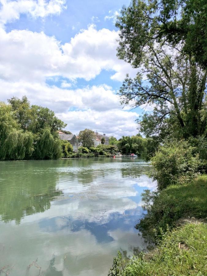 Saint-Savinien Quai Des Fleurs Bed & Breakfast エクステリア 写真